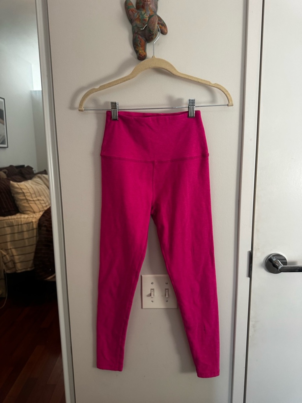 BEYOND YOGA Bright Fuchsia / Hot Pink Space Dye Leggings - Picture 1 of 5